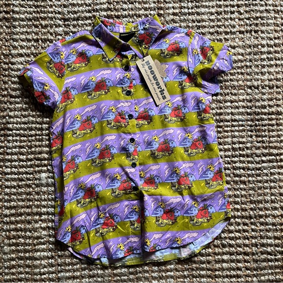 Noowors Jammin’ Strawberry Joyce Button up - Picture 3 of 4